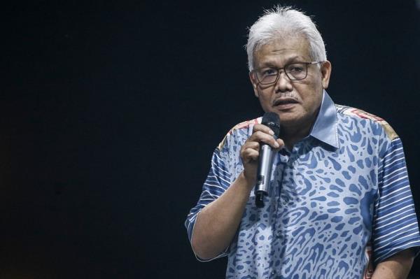 Hamzah claims more former Umno leaders will join Bersatu before state elections