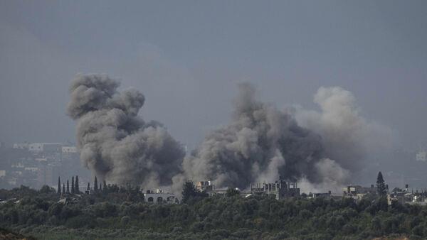 Air strikes pound Gaza City as Israeli ground forces battle Hamas near hospital