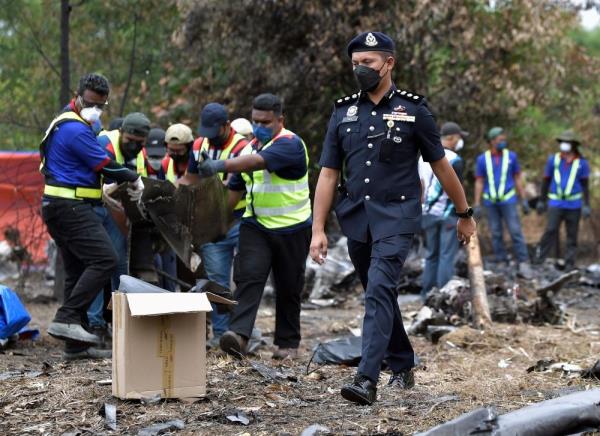 Police: 10 US aviation experts at Elmina air crash site to search for clues