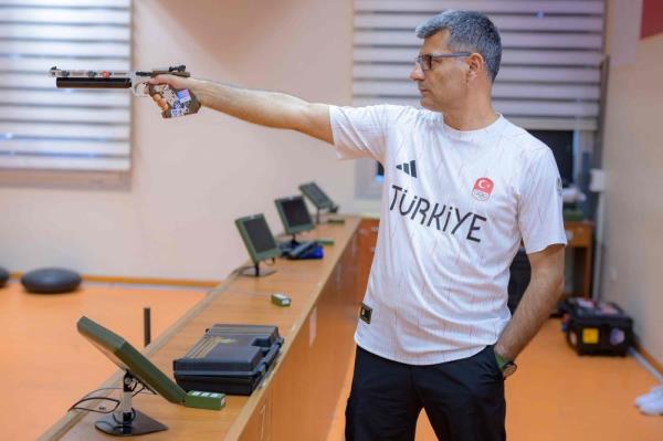 Can’t copy the cool: Turkish Olympic sharpshooter Dikec to trademark nonchalant hand-in-pocket pose