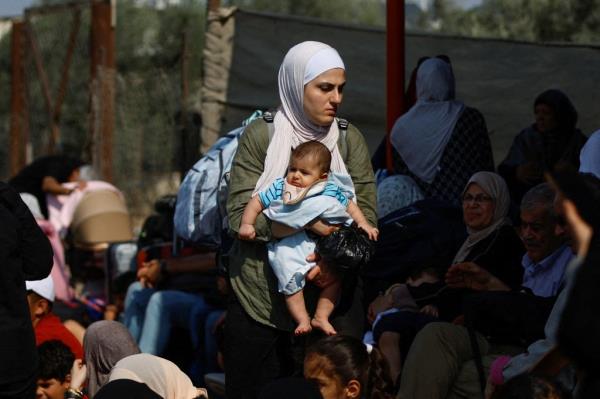 Palestinians wait to cross Egypt border