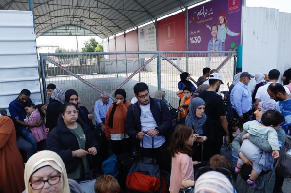Palestinians with dual citizenship wait to cross to Egypt 