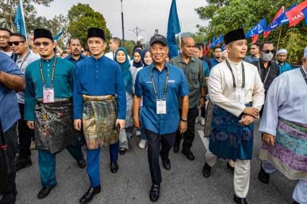 ‘I am here to stay’: Azmin says he will prevail in Hulu Kelang on August 12