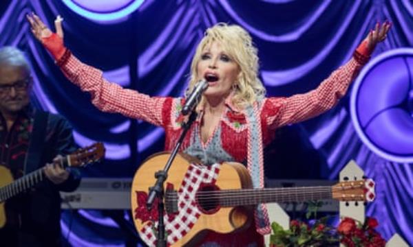 Dolly Parton performing in 2022