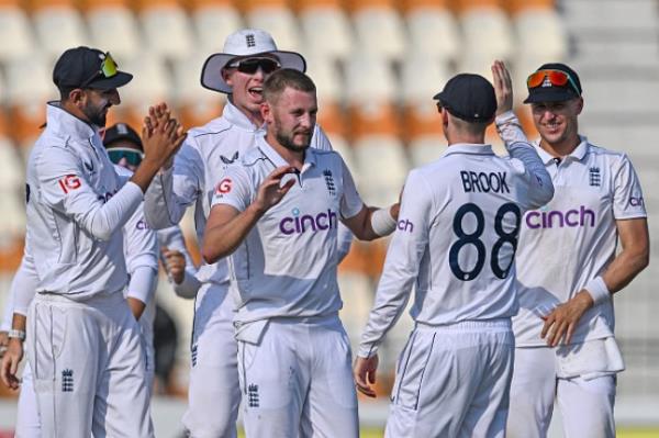 England celebrate against Pakistan
