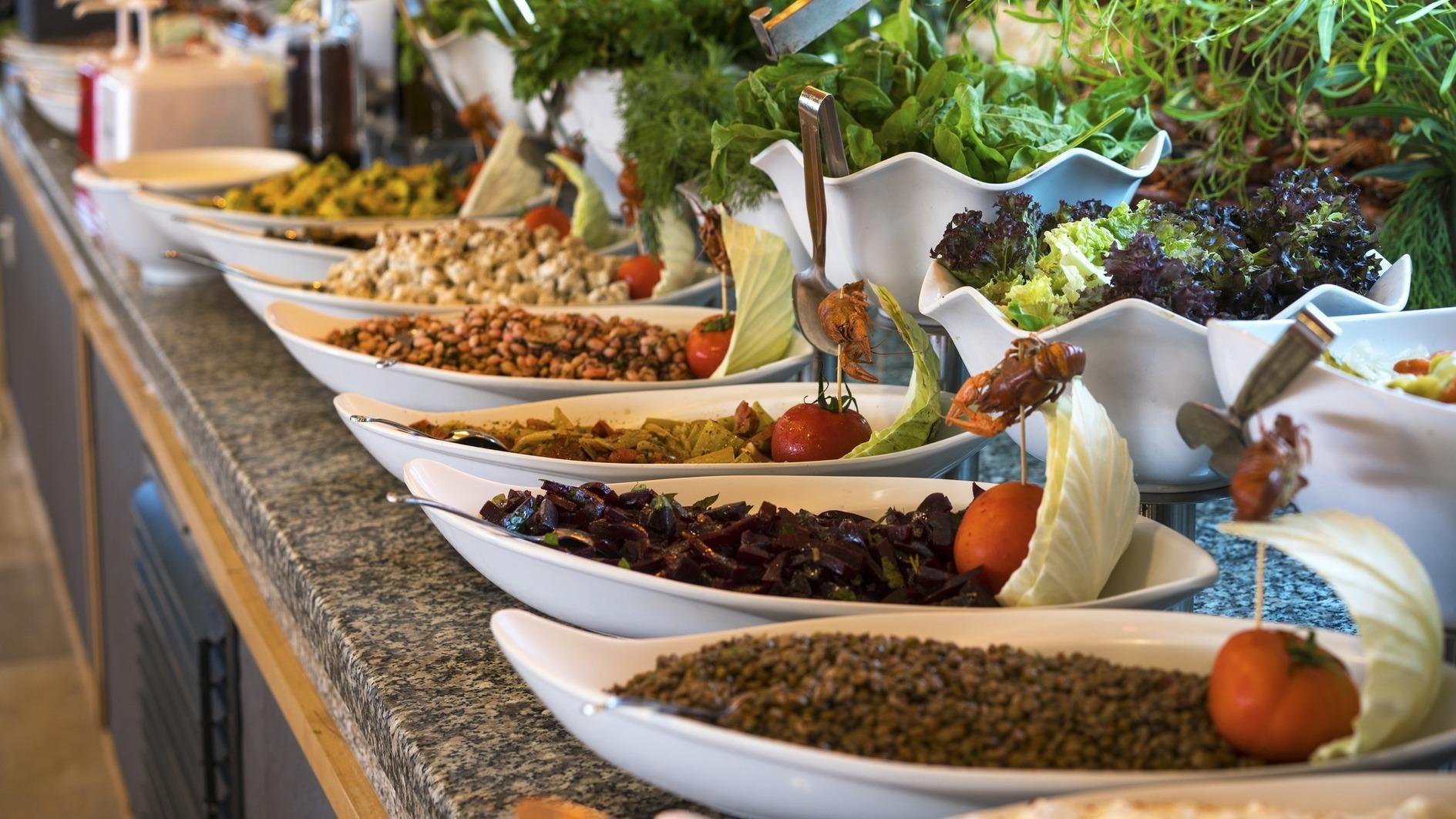 Ministry takes action to prevent waste at hotels with open buffets