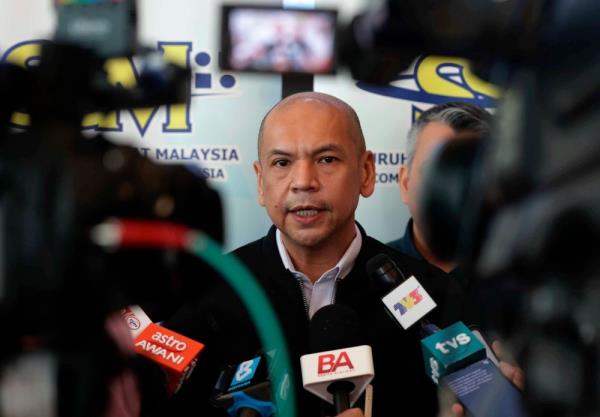 Stern action to be taken against businesses imposing premium sugar sale conditions, says acting minister