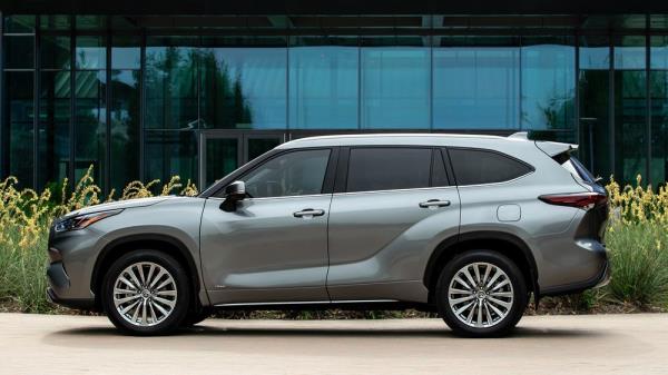 3 2025 Toyota Highlander 25th Edition front view