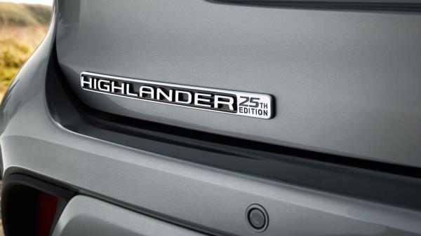 5 2025 Toyota Highlander 25th Edition front view