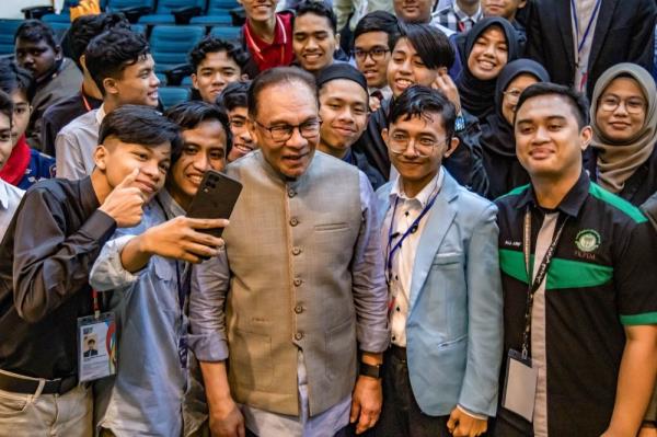 Student movements should utilise facilities provided to champion people’s aspirations, says PM Anwar