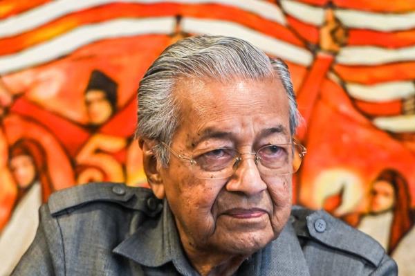 Dr Mahathir says has ‘nothing to hide’, questions why tycoon Halim Saad suing him now