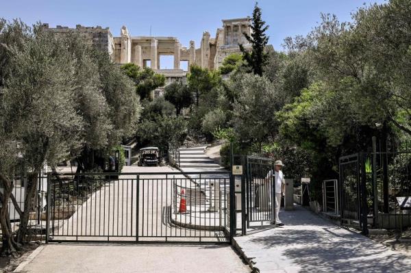 Acropolis closes at hottest hours amid Greece heatwave