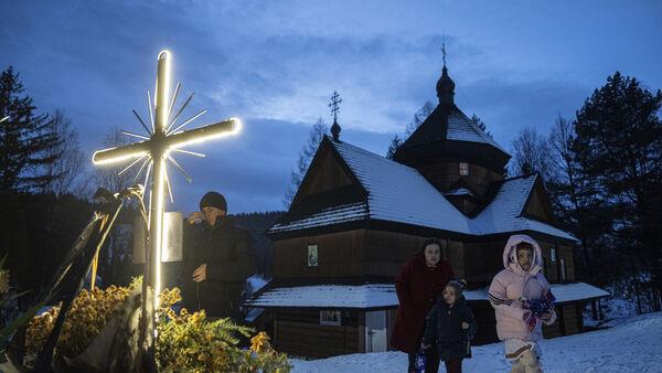 Russian shelling kills four as Ukraine prepares for first December Christmas