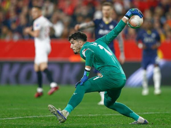 Man Utd sign Turkey keeper Bayindir from Fenerbahce