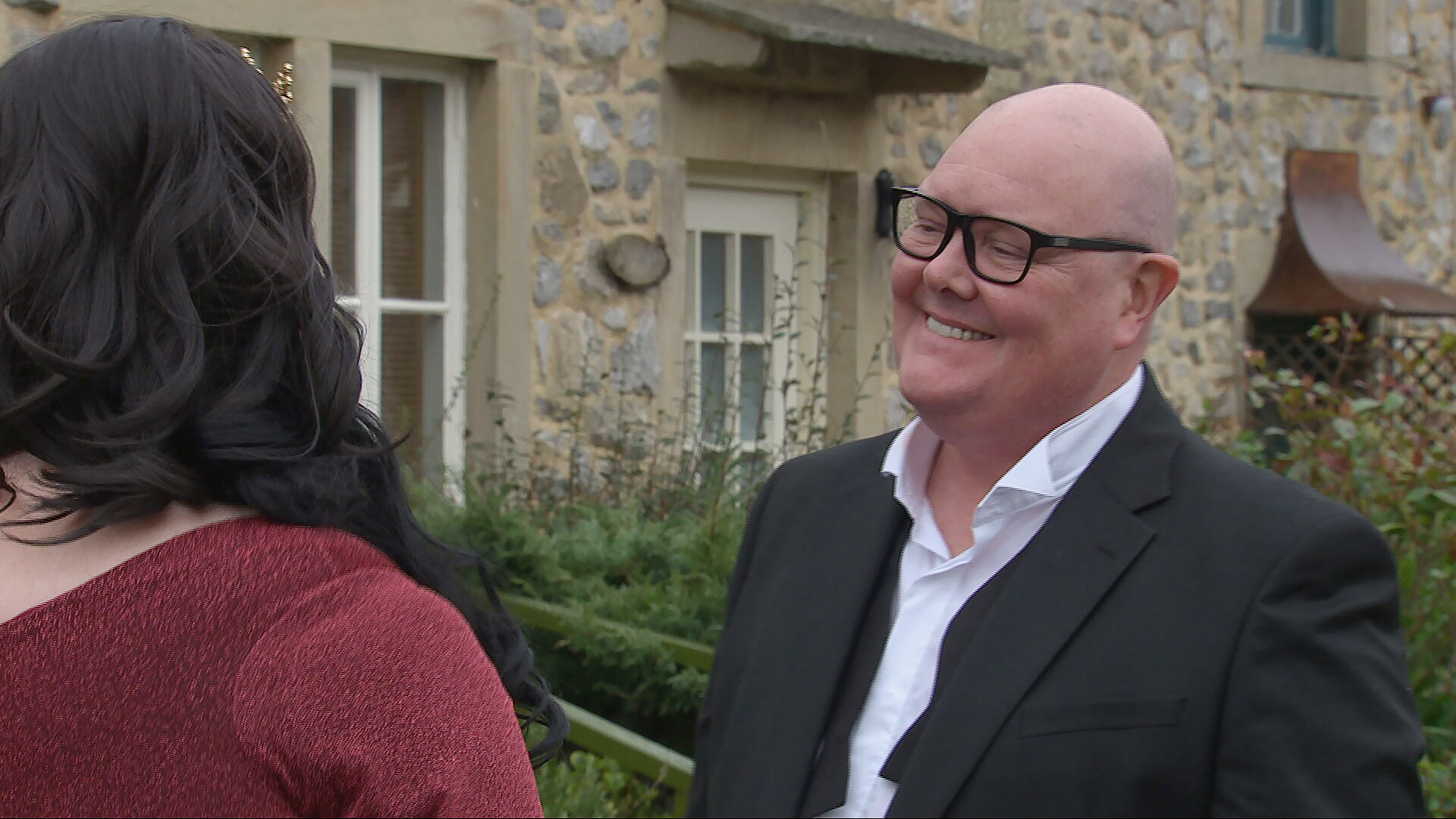 Paddy smiles at Mandy outside the salon in Emmerdale