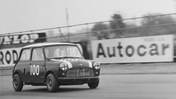 Twini Mini car in race
