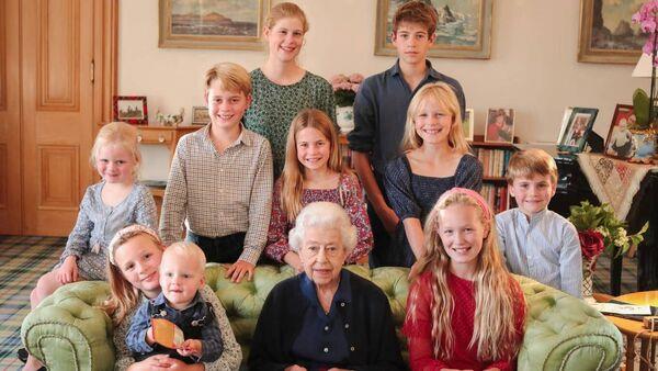 Second royal family photo 'digitally enhanced at source', picture agency says