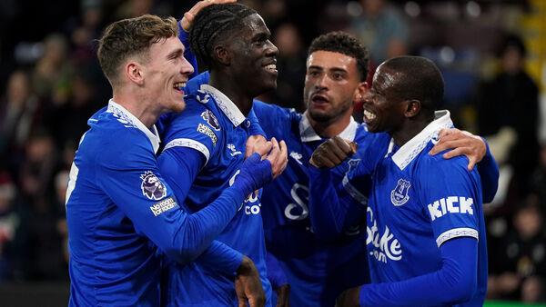 Everton make it four wins in a row with victory at Burnley