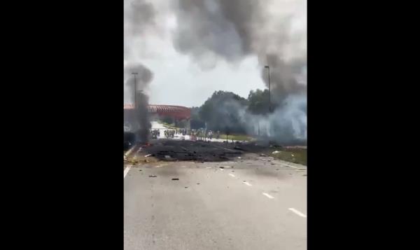 Shah Alam police: Aircraft crashes in Bandar Elmina (VIDEO)