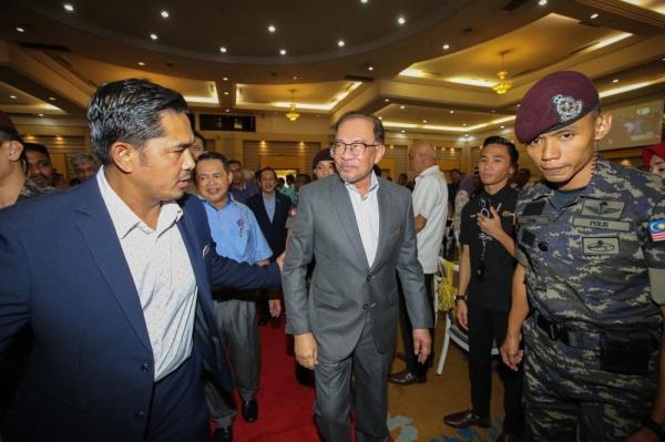 PM Anwar extends Warriors’ Day greetings to armed forces, police personnel
