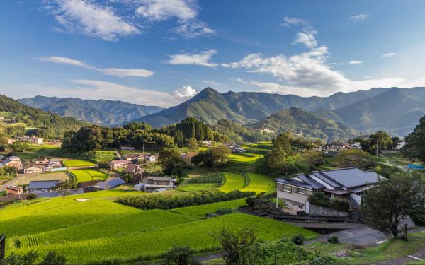 iStock-kanonsky-countryside-inaka-Takachiho-City-Miyazaki-Prefecture-Kyushu-2048x1280.jpg