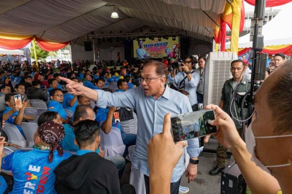 PM Anwar to meet p-hailing firms in one week over low rate for food delivery riders, sets aside RM1m for complaints committee