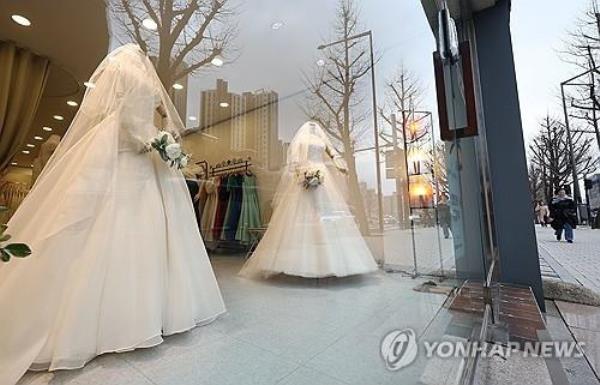 This file photo shows a wedding dress shop in Seoul on March 19, 2024. (Yonhap)