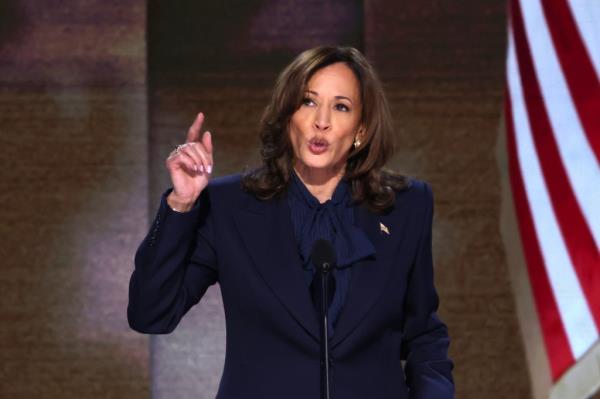 民主党总统候选人卡玛拉·哈里斯在2024年8月的民主党全国大会上发表主题演讲