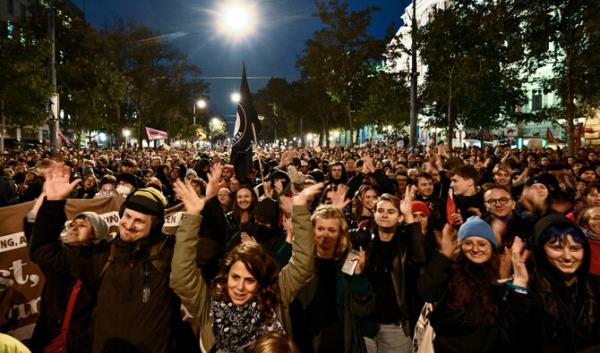 Thousands rally in Austria against far right
