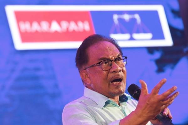 Pakatan-BN支持成熟政治，造福人民，安瓦尔首相表示