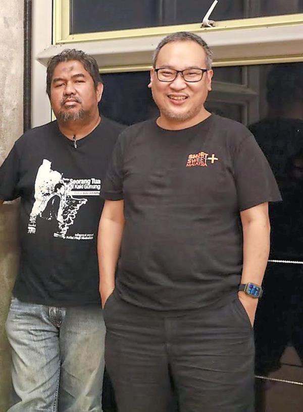 Playwright Yusof (left) and director Ling ready to take theatregoers to outer space in 'Trilogi Bulan'.