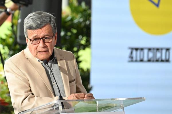 Both sides in Colombian peace talks call for humanitarian aid
