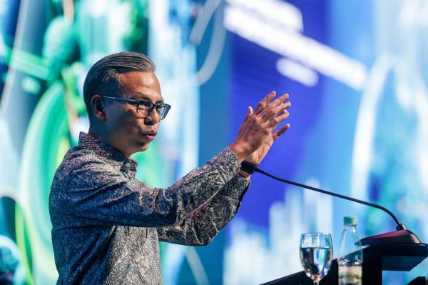 After Khairul Aming became victim to ‘deepfake’, Fahmi says AI-generated content must be labelled as such by social media platforms