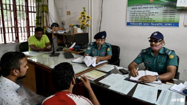 Bangladesh detains journalists linked to toppled regime