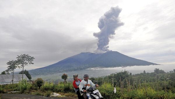 Indonesia’s Marapi volcano erupts for second day as 12 climbers remain missing
