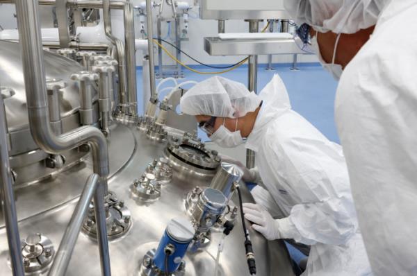 Samsung's Lee inspects Samsung Biologics' fourth plant in October 2022