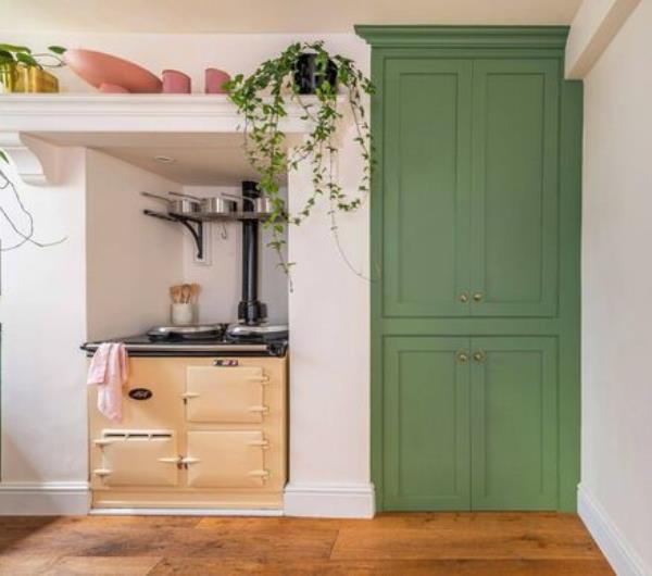Rustoleum kitchen cupboard paint in Jasper Green, 750ml, €40, 750ml, suppliers include Woodie's DIY. Rustoleum kitchen cupboard paint in Jasper Green, 750ml, €40, 750ml, suppliers include Woodie's DIY.
