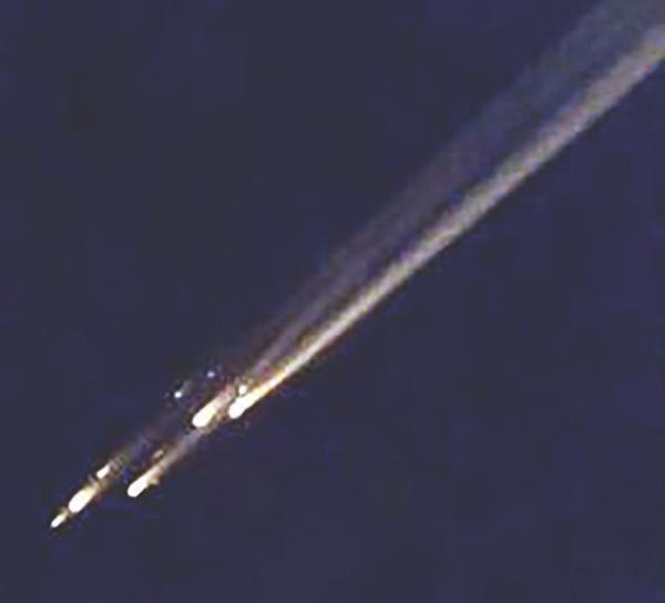 The March 2001 reentry of Mir photographed from Fiji