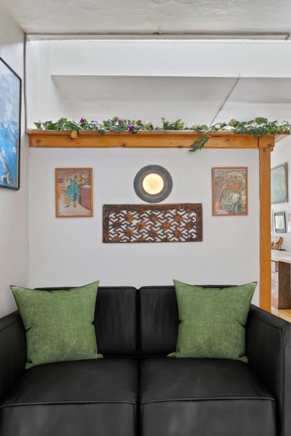Nautical themes keep this Chelsea 'boat' house afloat