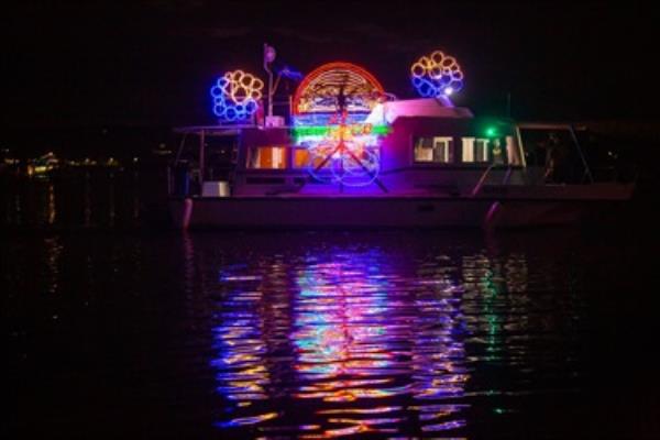 02 - Lake Macquarie Houseboats (Bird by artist Peter Parslow)