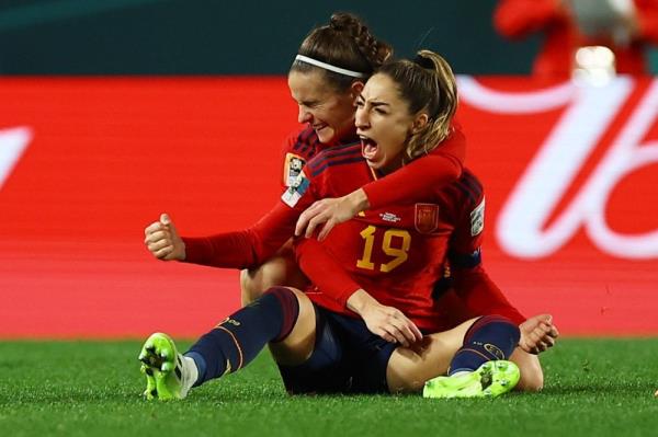 Carmona fires Spain into World Cup final with 2-1 win over Sweden
