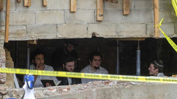 Secret tunnel in US synagogue leads to brawl between police and worshippers