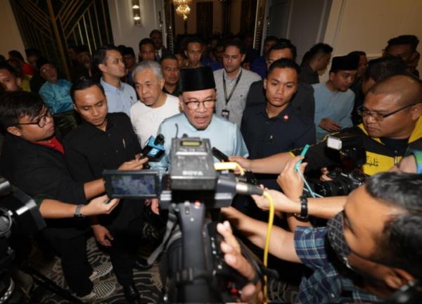 Anwar: Hadith appreciation module to empower Muslim youth to resist religious manipulation