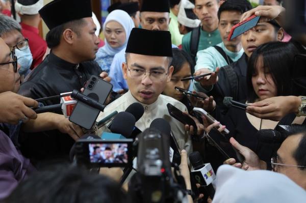 Inaccurate to compare Sanusi’s arrest to Anwar’s in 1998, says Fahmi