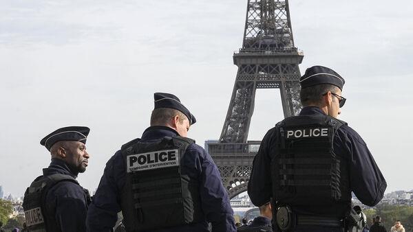 Three men suspected of ‘psychological violence’ at Eiffel Tower