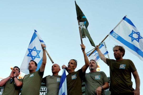 Arabs in Israel stay on sidelines of raging democracy battle