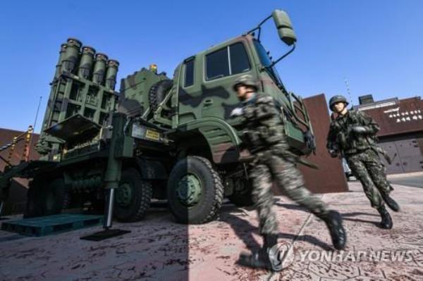 Soldiers rush to the Cheongung-II's launcher during a drill held at an Air Force's unit in North Gyeongsang Province on March 19, 2024, in this file photo provided by the Air Force. (PHOTO NOT FOR SALE) (Yonhap)