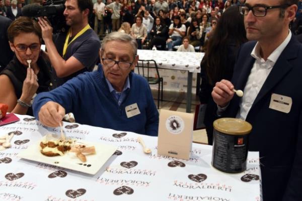 Roberto "Loli" Linguanotto, center, samples a tiramisu at the 2018 Tiramisù World Cup, held in various locations of the Prosecco Hills near Treviso, Italy. (Mauro Ro<em></em>ncato / Tiramisù World Cup)