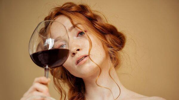 ‘Beer goggles’ do not work by making faces appear symmetrical – study