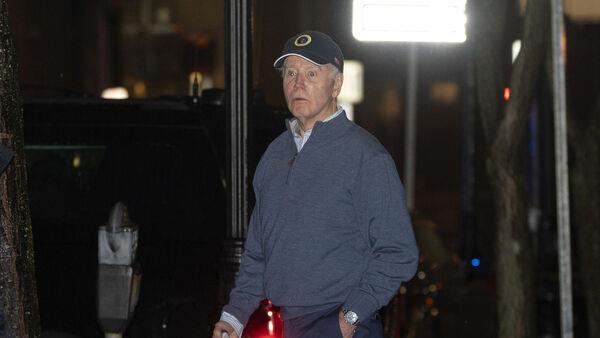Car ploughs into parked vehicle in Biden’s motorcade